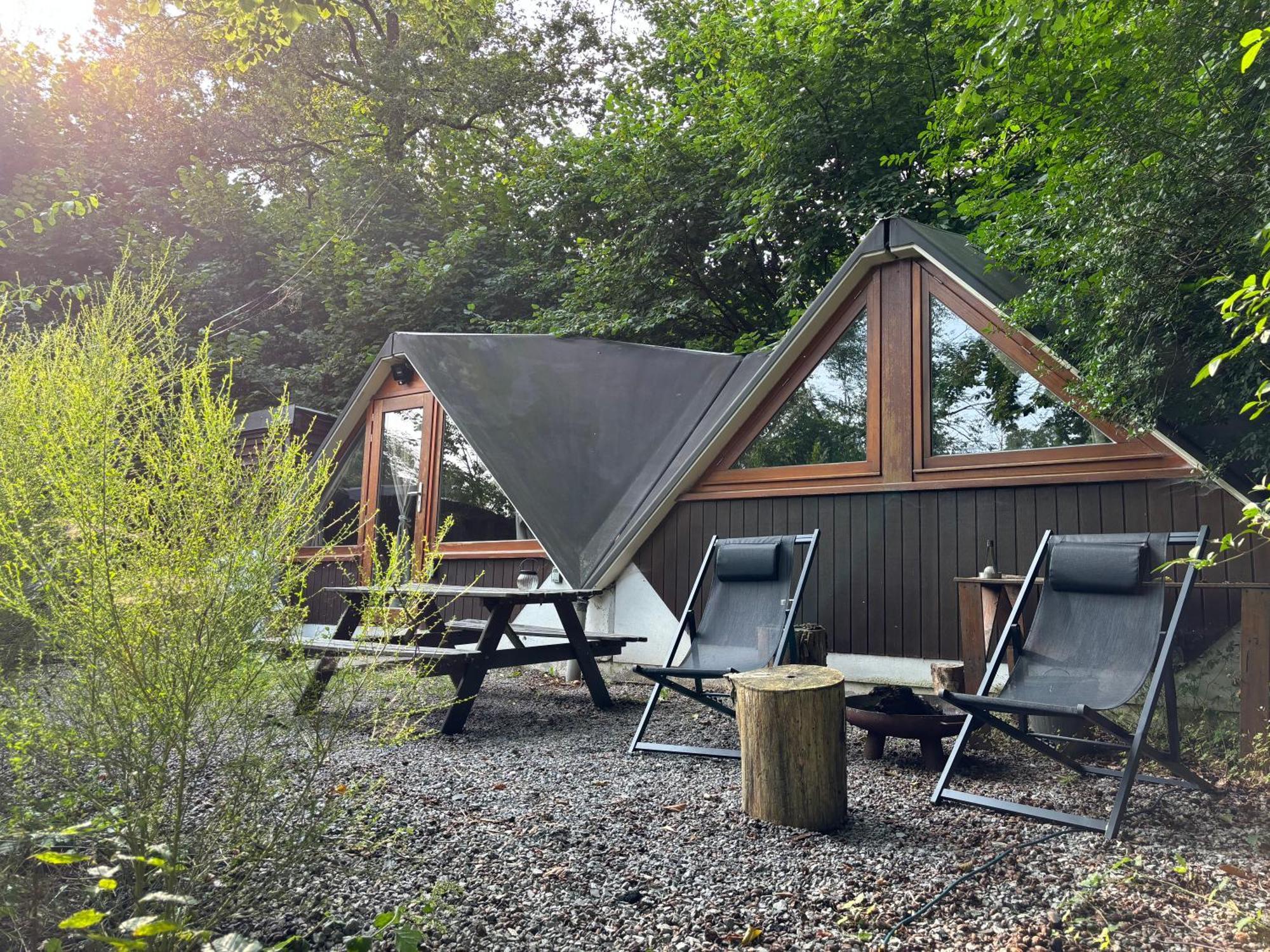 Chalet Tropical Avec Bain A Bulles - In The Woods Gesves Exterior foto